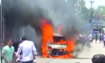 बिजनौर में चलती कार में लगी आग, चालक ने कूदकर बचाई जान