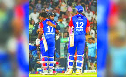 दिल्ली ने गुजरात को 89 रन पर रोकने के बाद 8.5 ओवर में जीता मैच